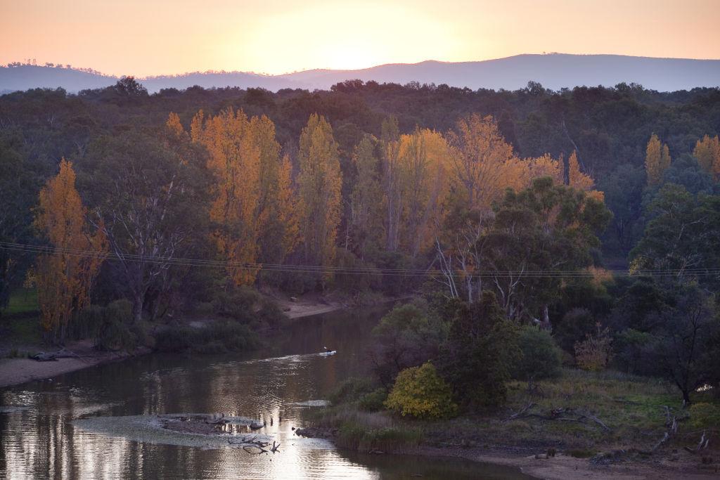 Domain Age Summer Living by the Lakes