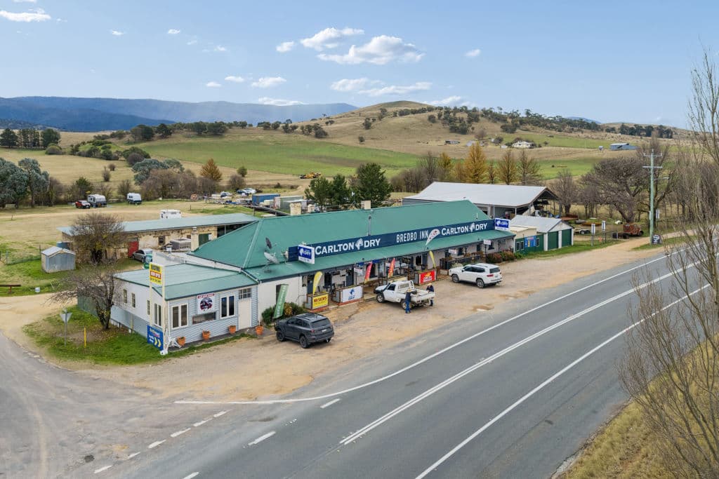 Historic Bredbo Inn , 1 Monaro Highway Bredbo NSW