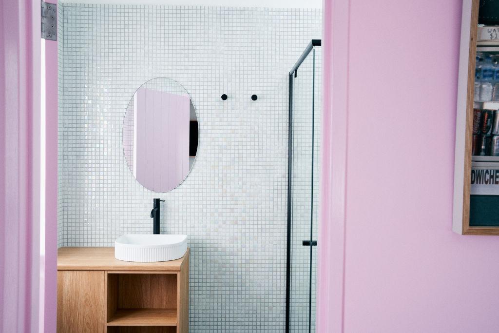 Bronte_Pink_Bathroom_Mysa_Motel_vungxa