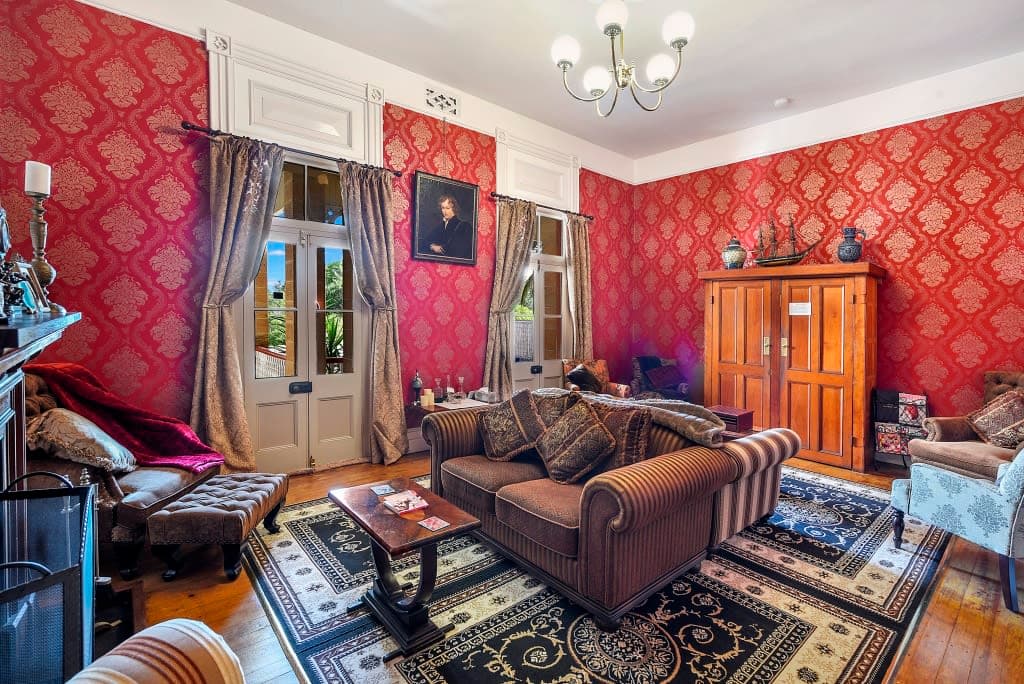 Guests_lounge_-_Abbey_Boutique_Hotel_Warwick_QLD_Australia_o5x9kg