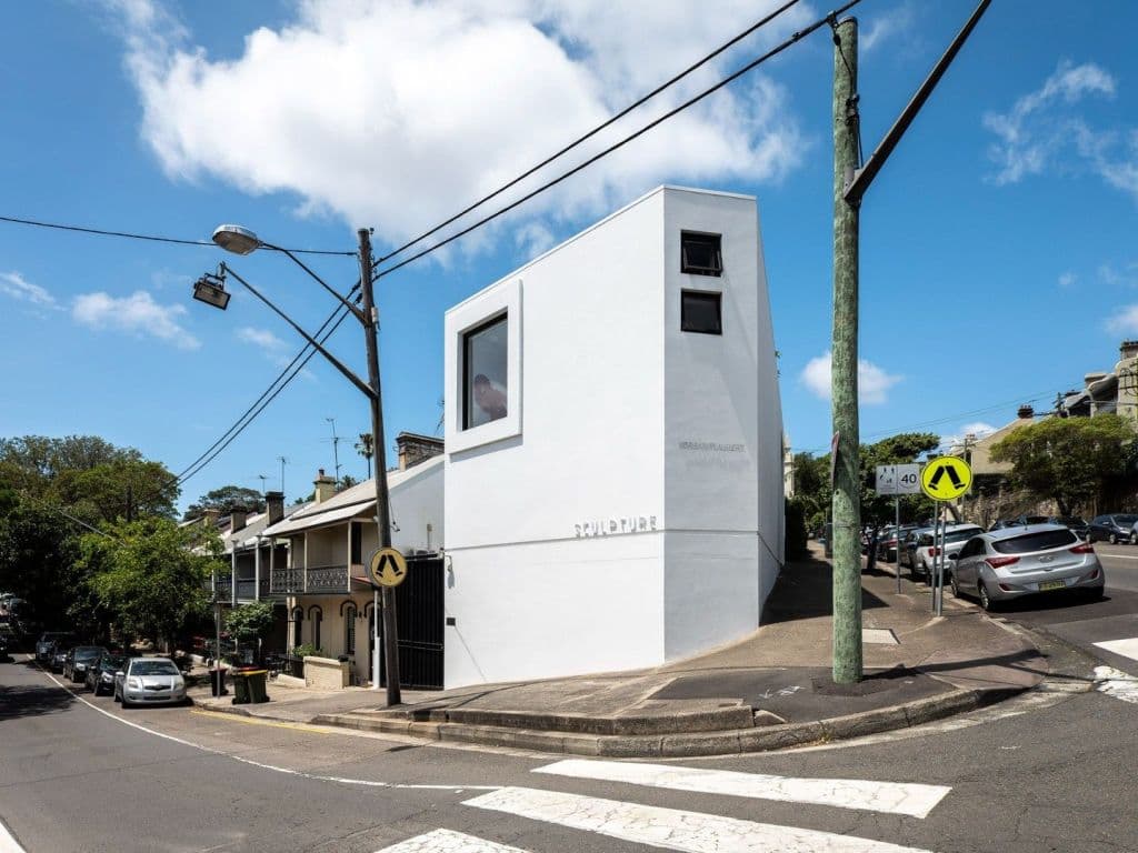 Holding_the_corner_as_a_Paddington_icon_that_will_shortly_test_the_2022_market._Photo_The_Agency_b8fe6z