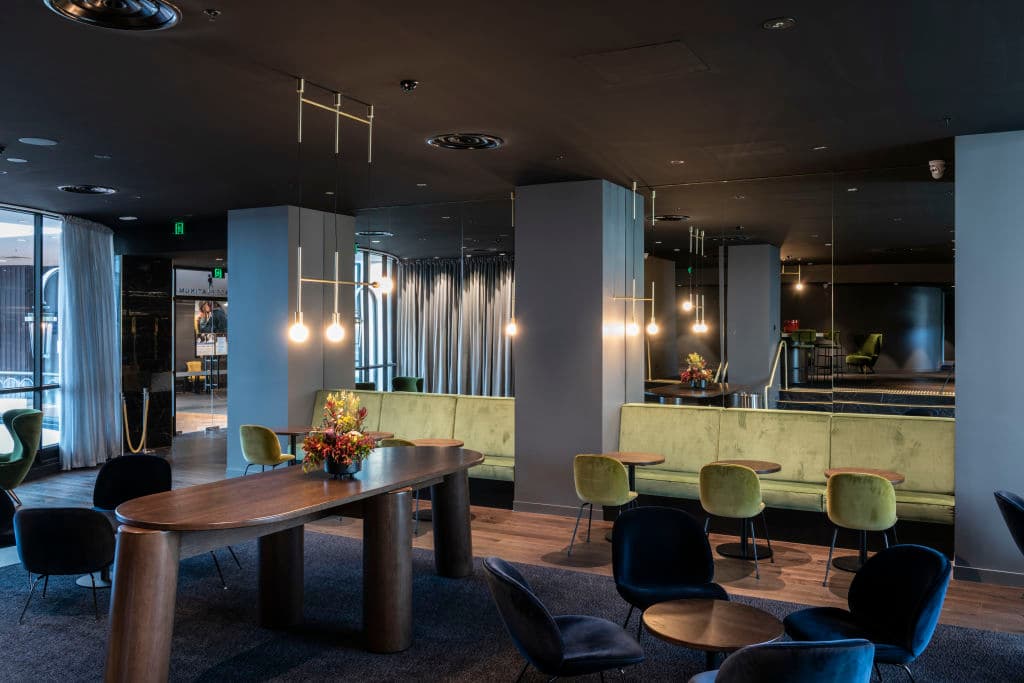 Palace_Films_Como_Platinum_bar_cjjgt7