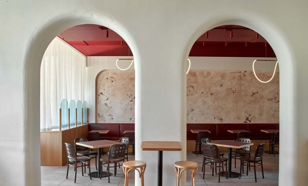 The_arches_existed_in_the_original_wall_and_were_reopened_to_reunite_two_separate_shops._Photo_Peter_Clarke_1_migruk