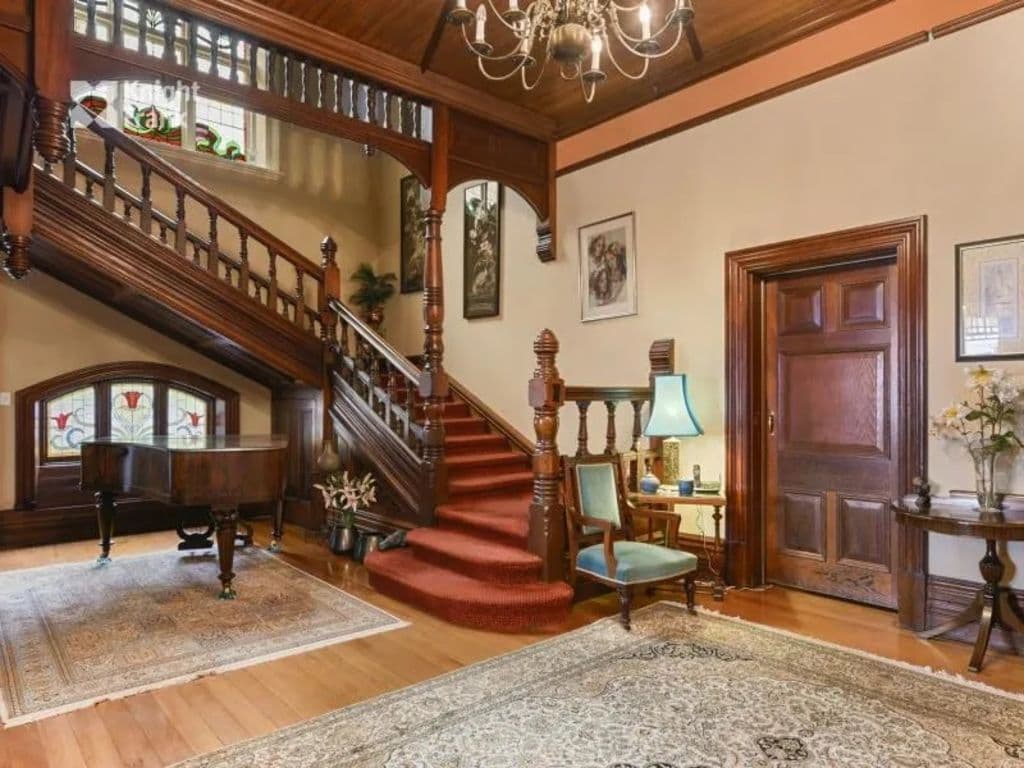Magnificent_timbers_make_a_statement_in_the_stairway_foyer._Photo_Knight_Frank_rpkeit