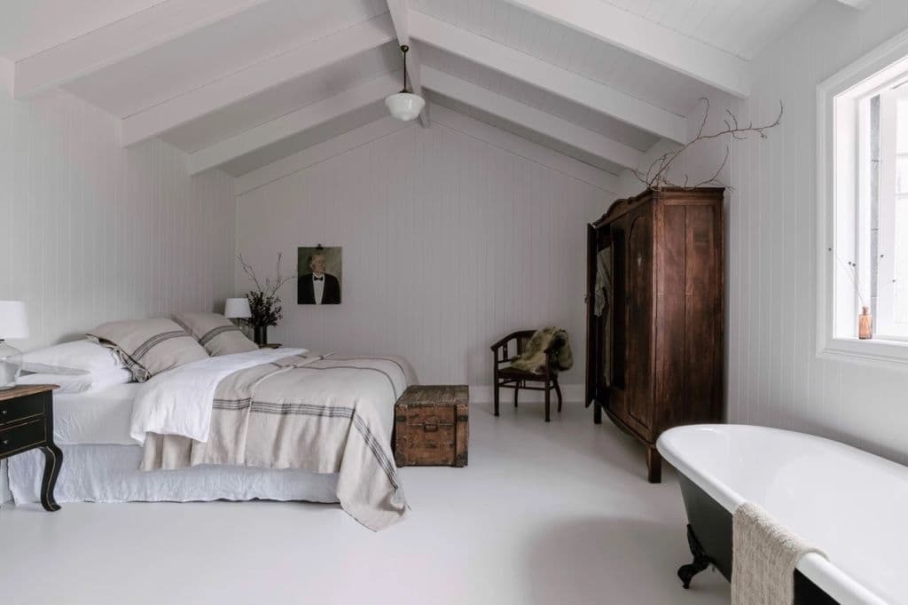 Maleny_Lodge_-_guest_room_nygpe6