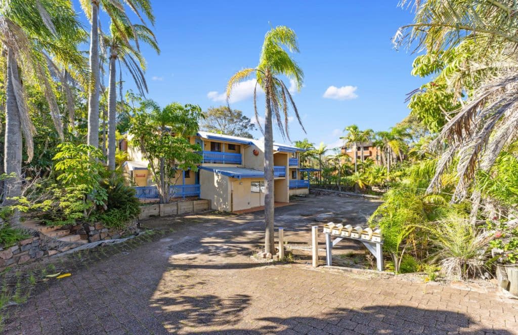 A closer shot of the current apartment complex on site.