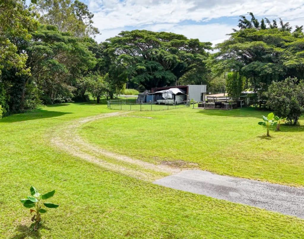 The generous land size offers ample space for expansion, parking, and future development,.