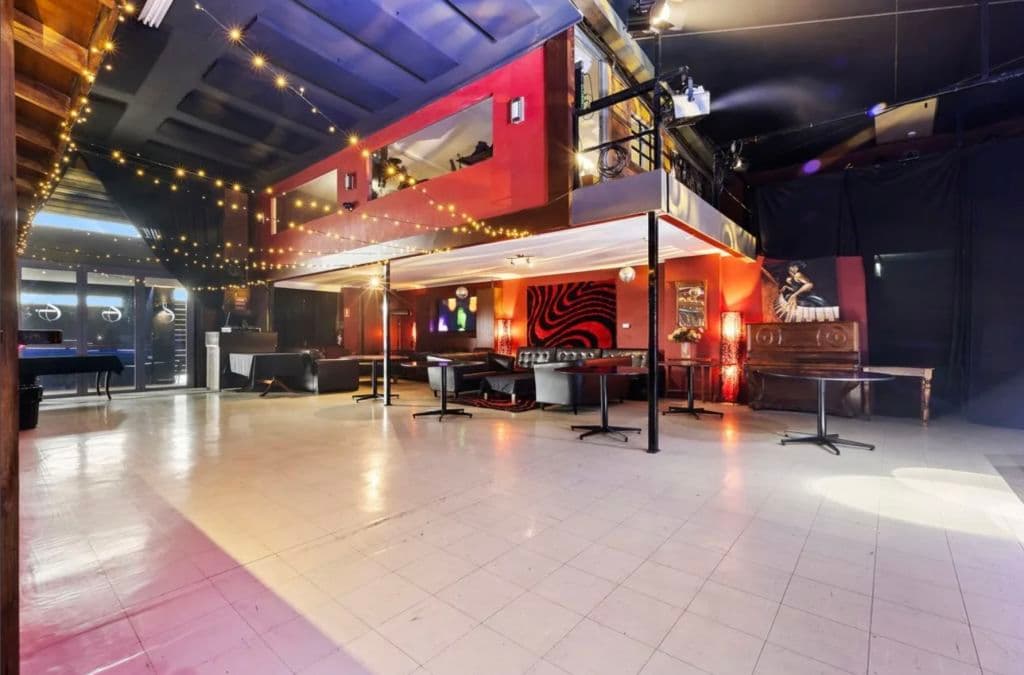 Bar, club