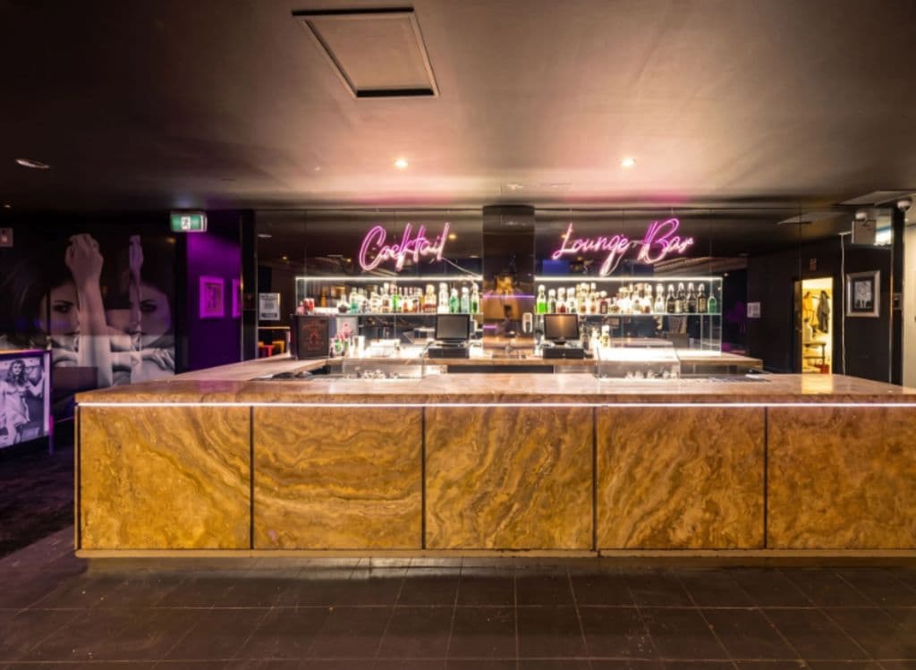 bar