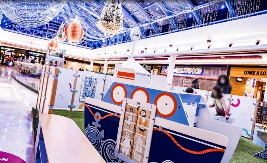 Kids play centre