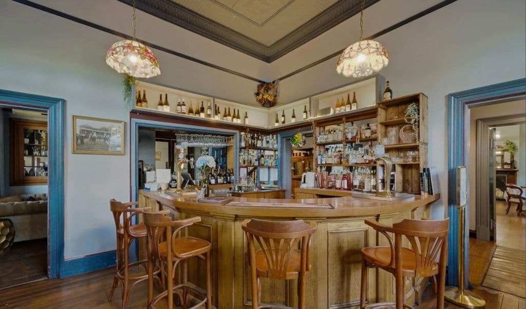 Bar, pub