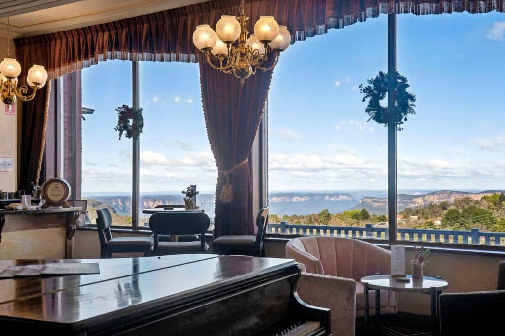 Views, windows, dining room