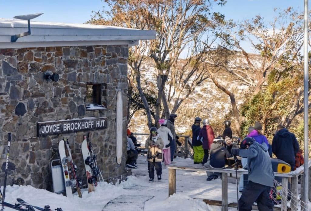 Hut, ski