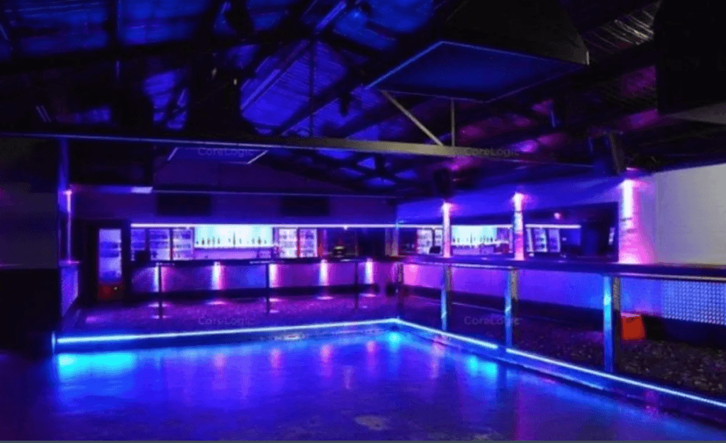 moe-nightclub