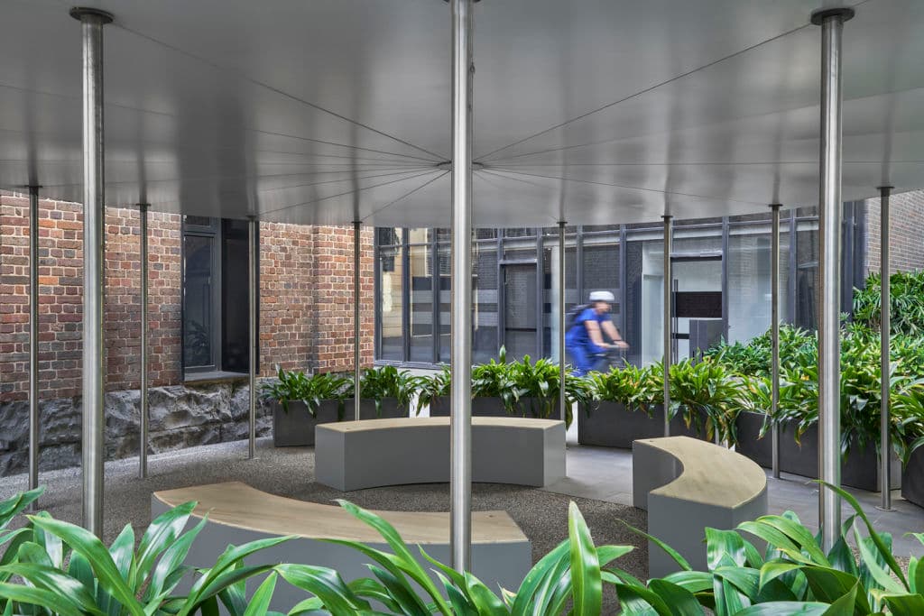 The_outdoor_sitting_space_at_the_cool_Collingwood_Cafe._Photo_Peter_Clarke_ski6q1