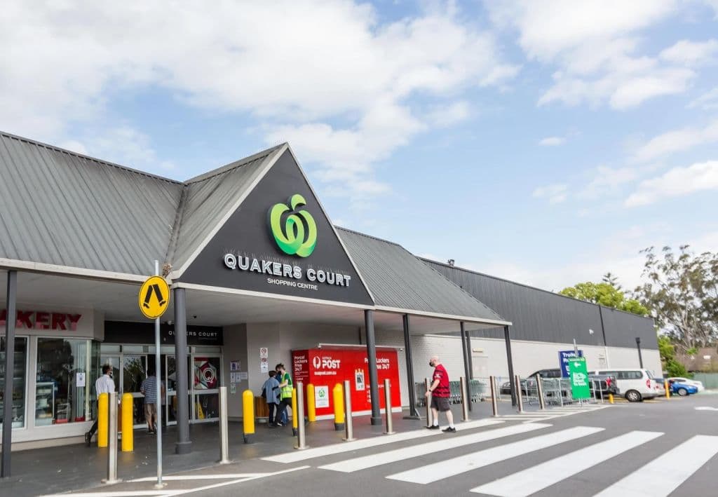 Shopping centre, Woolworths