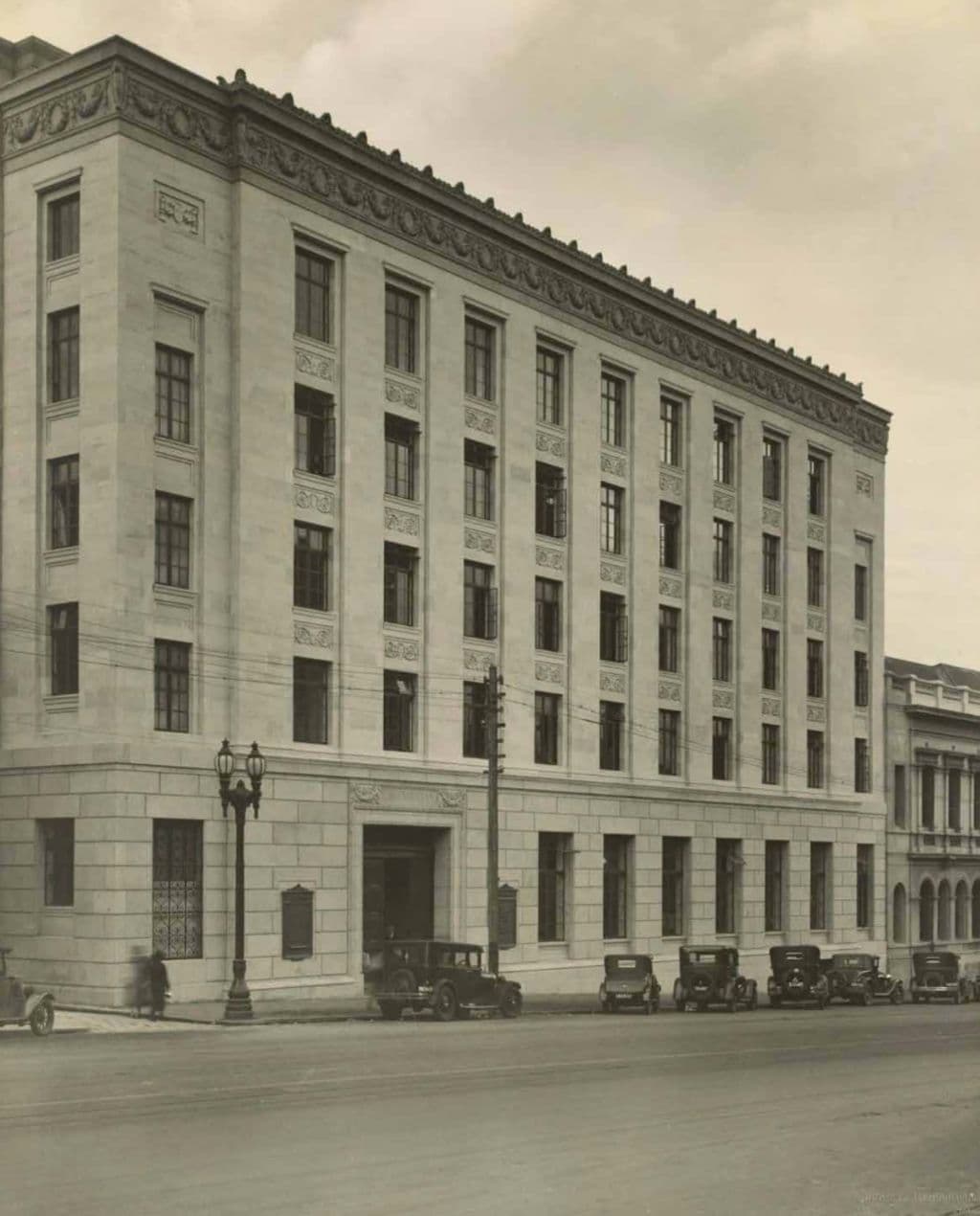 An early photo of the building at 436 Lonsdale Street, Melbourne.