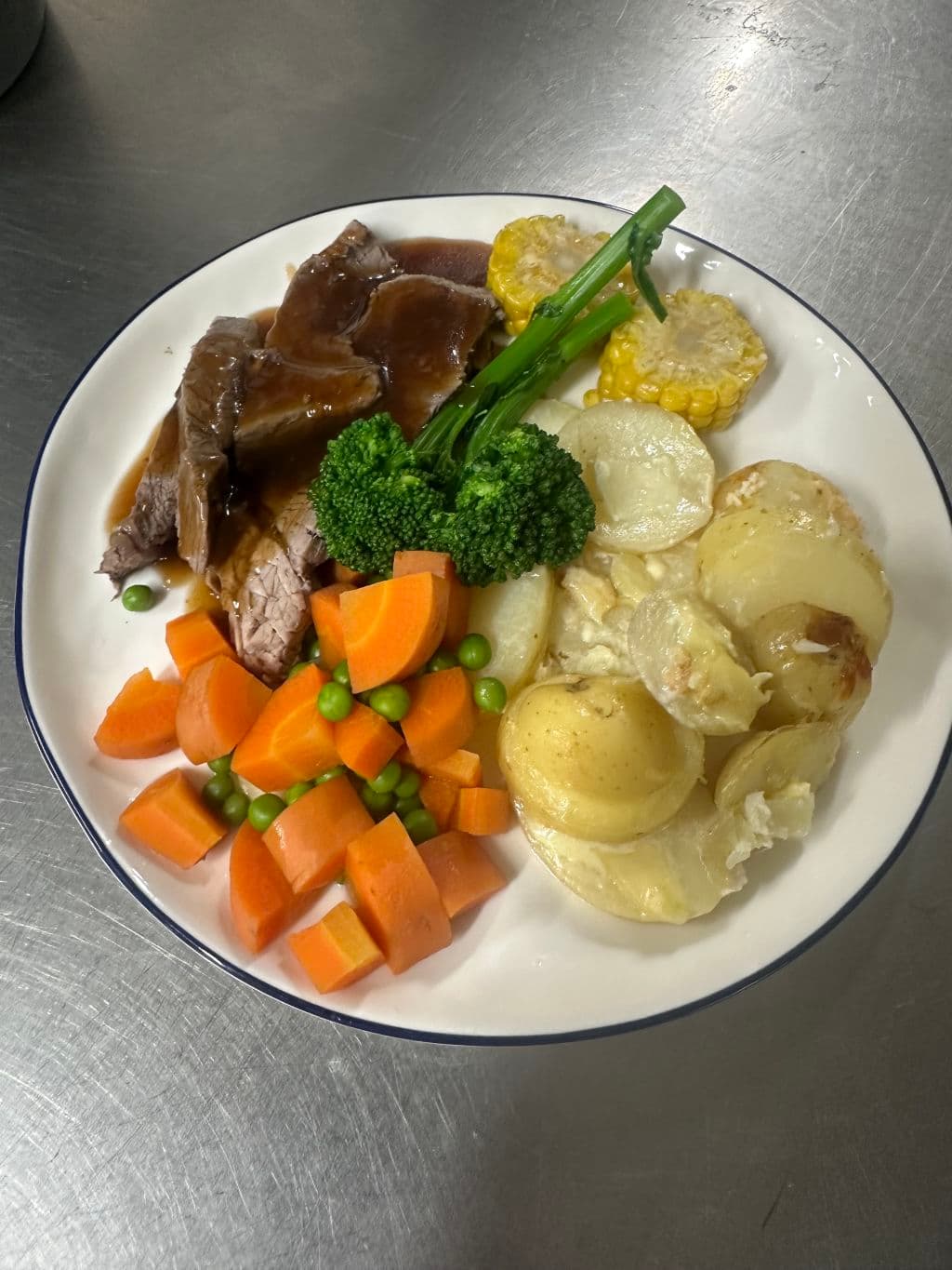 Eulo Queen Hotel serves a popular Sunday roast lunch with traditional meats like beef, lamb, or pork with seasonal vegetables and trimmings.