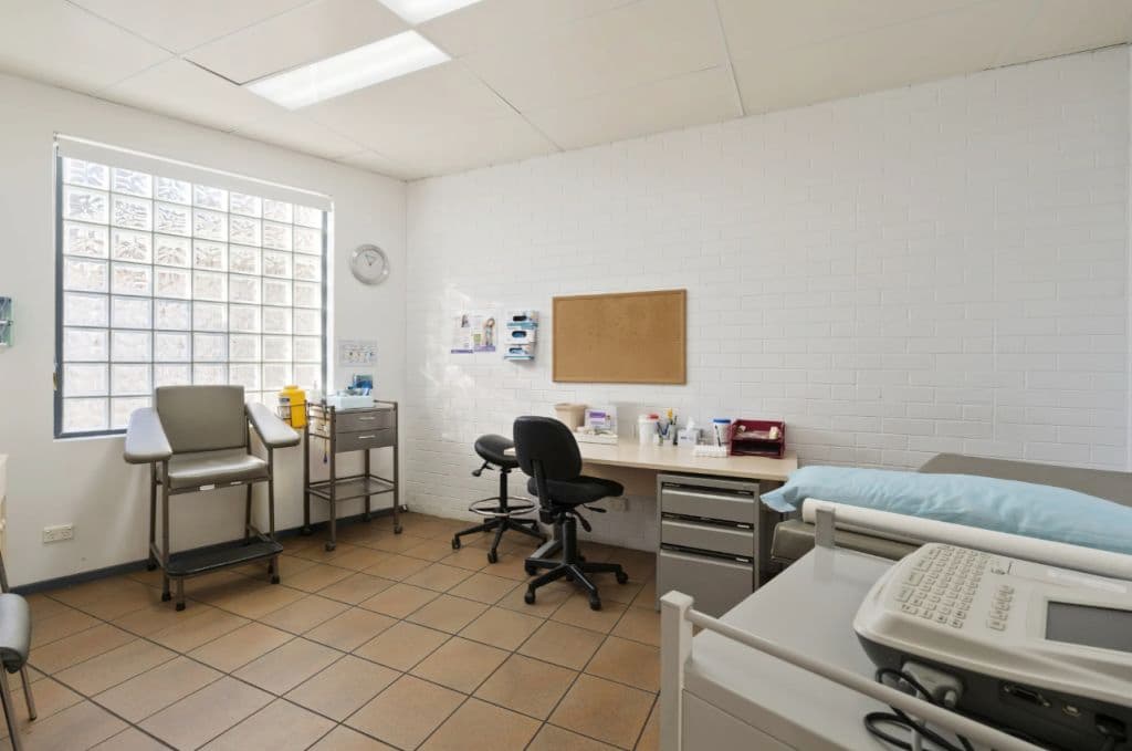 There are six consulting suites, dual receptions, and amenities together with 14 car parks.